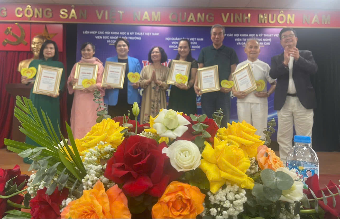 Vinh danh các cơ sở có nhiều đóng góp trong chăm sóc sức khoẻ cộng đồng