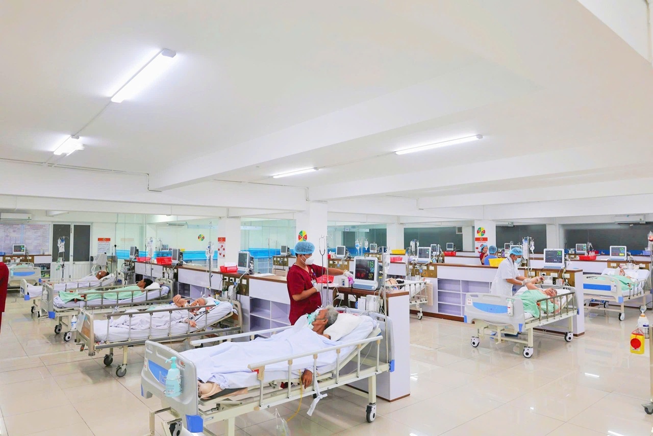 Bệnh nhân 100 tuổi xuất viện sau hơn 20 ngày cấp cứu tại Bệnh viện Quân y 121 (Quân khu 9) Bệnh nhân 100 tuổi xuất viện sau hơn 20 ngày cấp cứu tại Bệnh viện Quân y 121 (Quân khu 9)