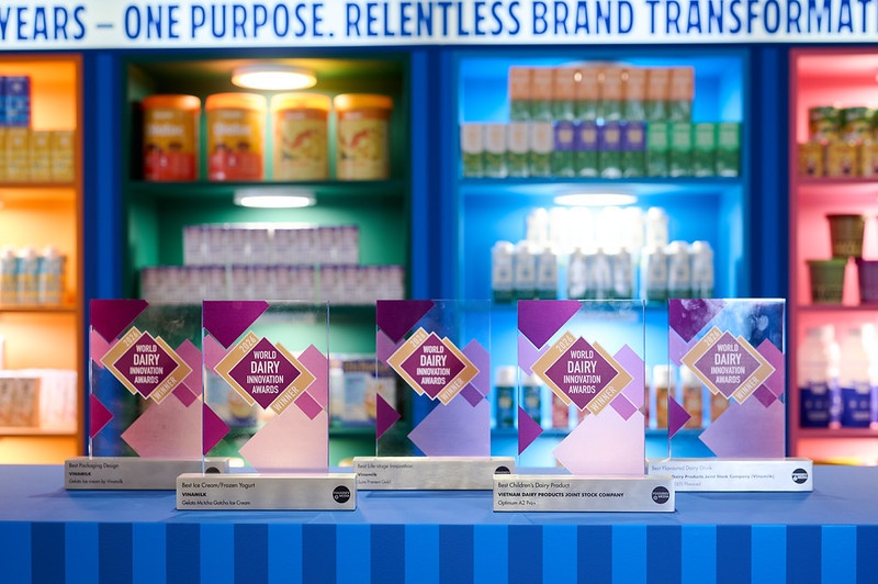 Các sảnphẩm Vinamilk được vinh danh tại World Dairy Innovation Awards 2026 trải rộng từ dinh dưỡng trẻ em, dinh dưỡng chuyên biệt đến các sản phẩm phục vụ lối sống năng động và xu hướng tiêu dùng mới. Ảnh: Xavier Các sảnphẩm Vinamilk được vinh danh tại World Dairy Innovation Awards 2026 trải rộng từ dinh dưỡng trẻ em, dinh dưỡng chuyên biệt đến các sản phẩm phục vụ lối sống năng động và xu hướng tiêu dùng mới. Ảnh: Xavier
