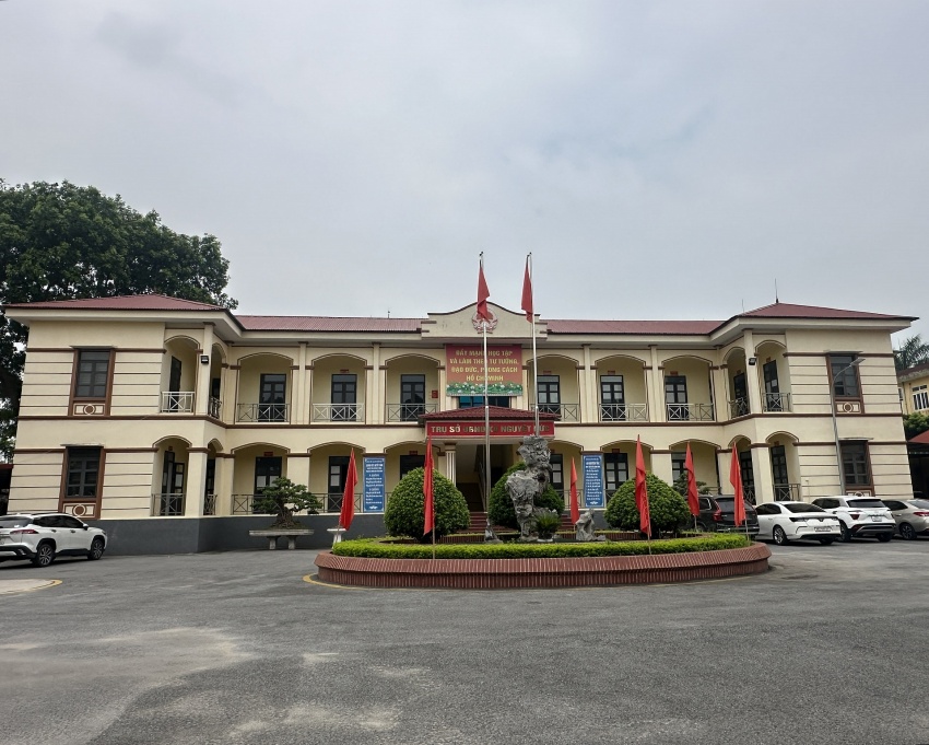 Trụ sở Đảng ủy - HĐND - UBND xã Nguyệt Đức (tỉnh Phú Thọ), nơi diễn ra kỳ họp HĐND quyết định thông qua phương án tinh gọn bộ máy hành chính cấp cơ sở. Trụ sở Đảng ủy - HĐND - UBND xã Nguyệt Đức (tỉnh Phú Thọ), nơi diễn ra kỳ họp HĐND quyết định thông qua phương án tinh gọn bộ máy hành chính cấp cơ sở.