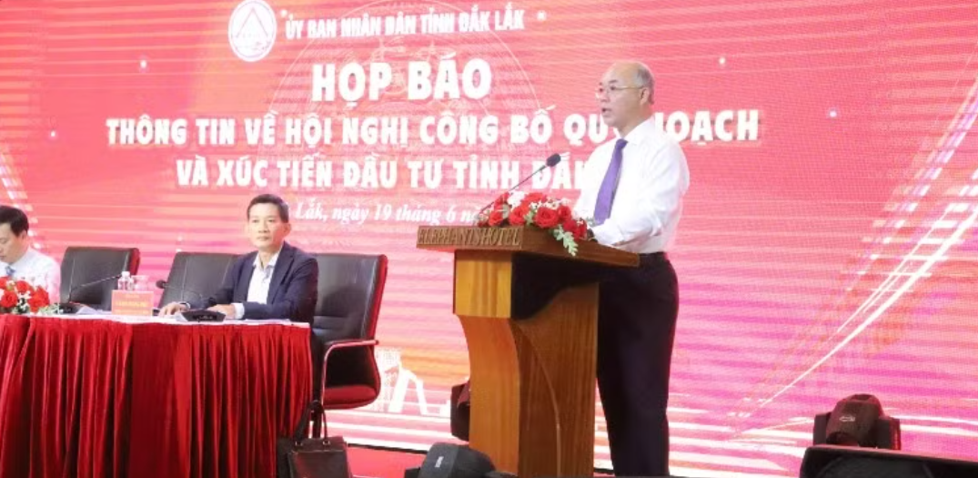 Phó Chủ tịch UBND tỉnh Đắk Lắk Trương Công Thái thông tin về Hội nghị Công bố Quy hoạch và Xúc tiến đầu tư tỉnh Đắk Lắk năm 2026 tại buổi họp báo. Phó Chủ tịch UBND tỉnh Đắk Lắk Trương Công Thái thông tin về Hội nghị Công bố Quy hoạch và Xúc tiến đầu tư tỉnh Đắk Lắk năm 2026 tại buổi họp báo.
