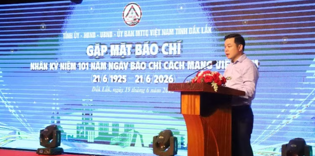 Chủ tịch UBND tỉnh Đắk Lắk Đỗ Hữu Huy ghi nhận, đánh giá cao sự đồng hành của báo chí đối với sự phát triển của tỉnh. Chủ tịch UBND tỉnh Đắk Lắk Đỗ Hữu Huy ghi nhận, đánh giá cao sự đồng hành của báo chí đối với sự phát triển của tỉnh.