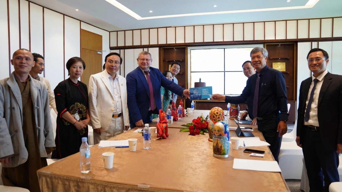 Phó Chủ tịch Ủy ban Nhân dân thành phố Đà Nẵng Hồ Quang Bửu tiếp và làm việc với Quỹ Phát triển Đổi mới Xã hội – Liên Bang Nga “Zdravnitsa Dolgoletiya”