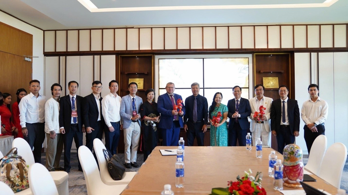 Phó Chủ tịch Ủy ban Nhân dân thành phố Đà Nẵng Hồ Quang Bửu tiếp và làm việc với Quỹ Phát triển Đổi mới Xã hội – Liên Bang Nga “Zdravnitsa Dolgoletiya”