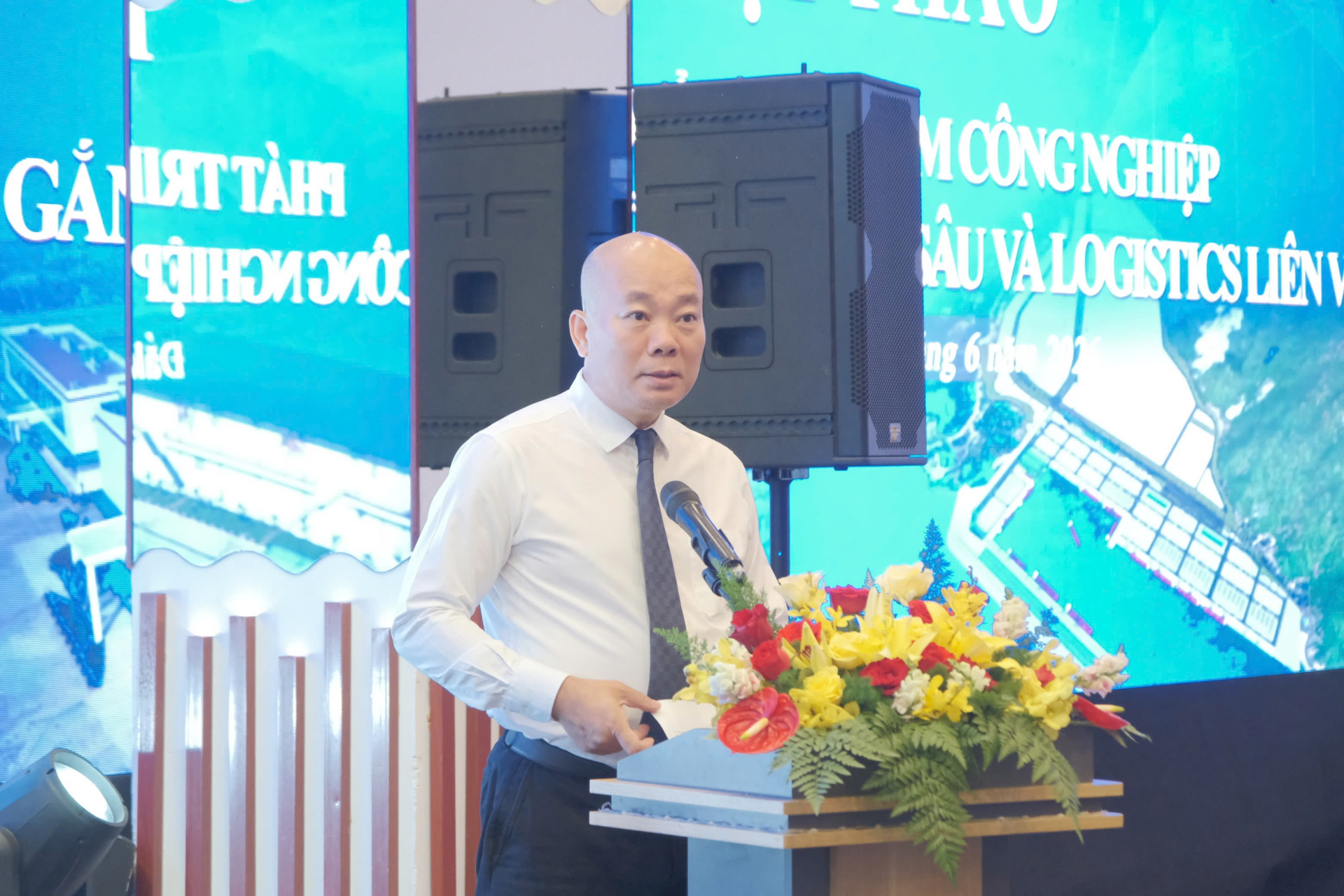     Tiến sĩ Vũ Bá Phú, Cục trưởng Cục Xúc tiến thương mại (Bộ Công Thương) phát biểu tại hội thảo