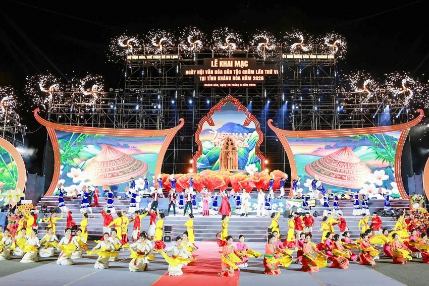 “Bảo tồn, phát huy bản sắc văn hóa dân tộc Chăm trong kỷ nguyên mới”
