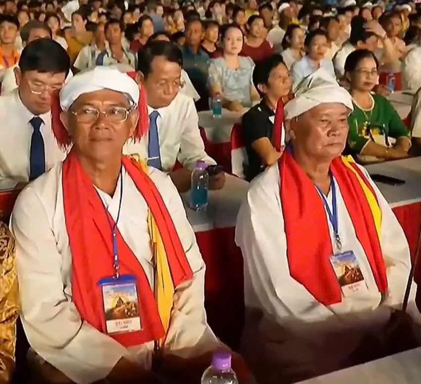 “Bảo tồn, phát huy bản sắc văn hóa dân tộc Chăm trong kỷ nguyên mới”