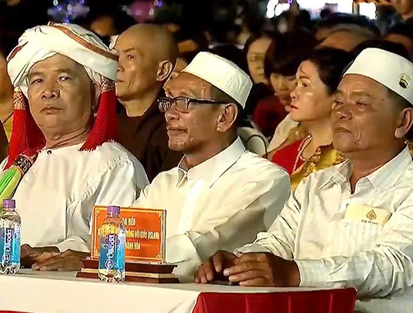 “Bảo tồn, phát huy bản sắc văn hóa dân tộc Chăm trong kỷ nguyên mới”