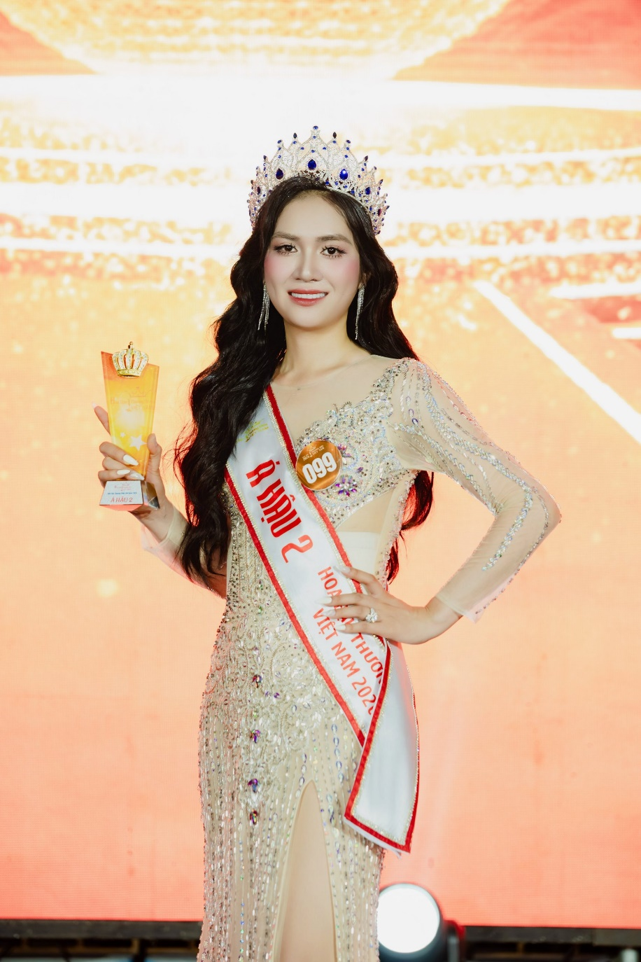 Á hậu 2 – Hoa hậu Thương hiệu Việt Nam 2026 Huỳnh Thị Kim Chung: Từ 10 phòng khám đến xây dựng thương hiệu nha khoa bền vững