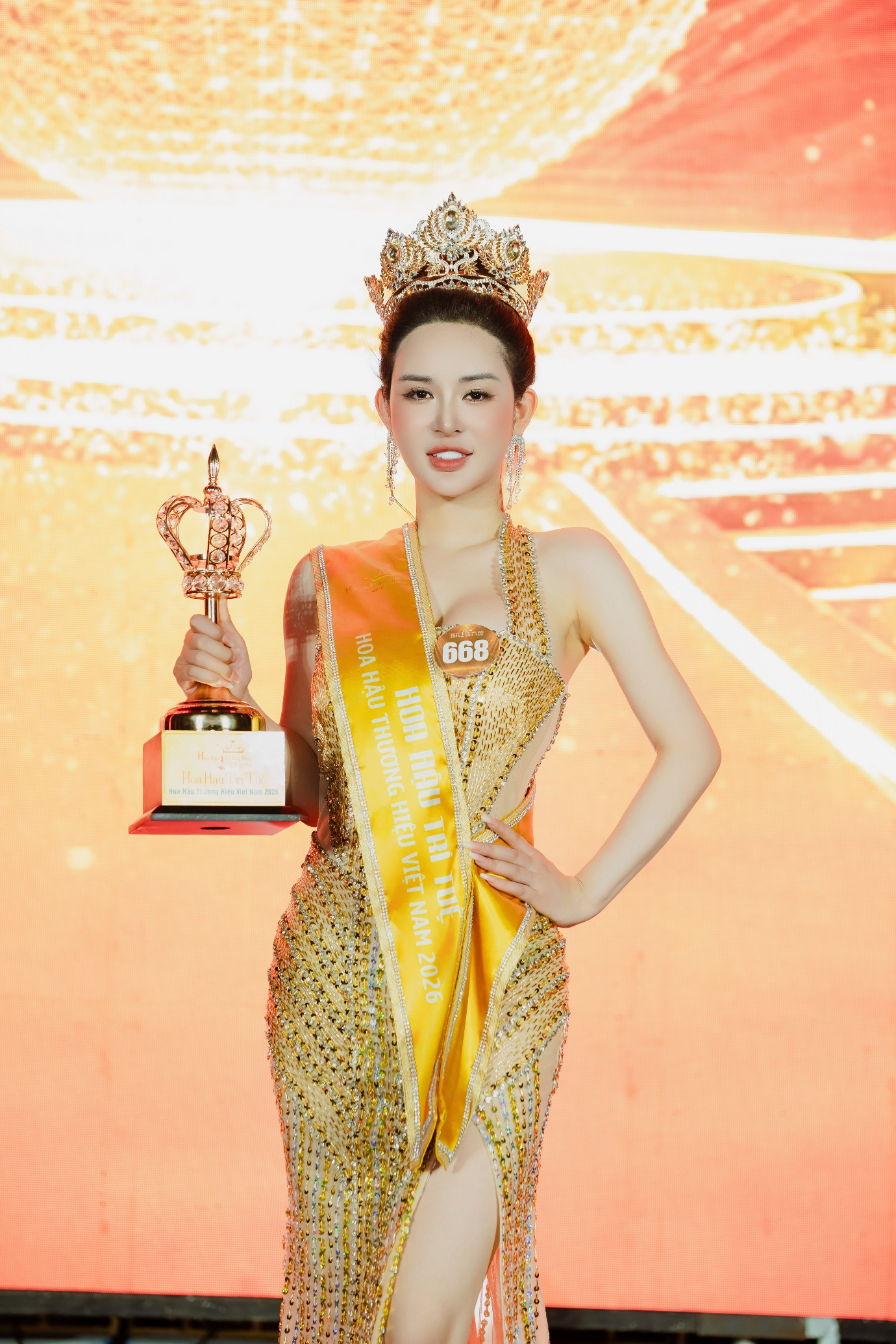     Nàng Tân hoa hậu Trí tuệ mong muốn dành tặng giải thưởng cho người mẹ của mình