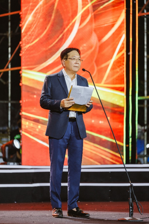     NSND Vương Duy Biên – Phó Trưởng BGK phát biểu khai mạc đêm Chung kết Hoa hậu Thương hiệu Việt Nam 2026