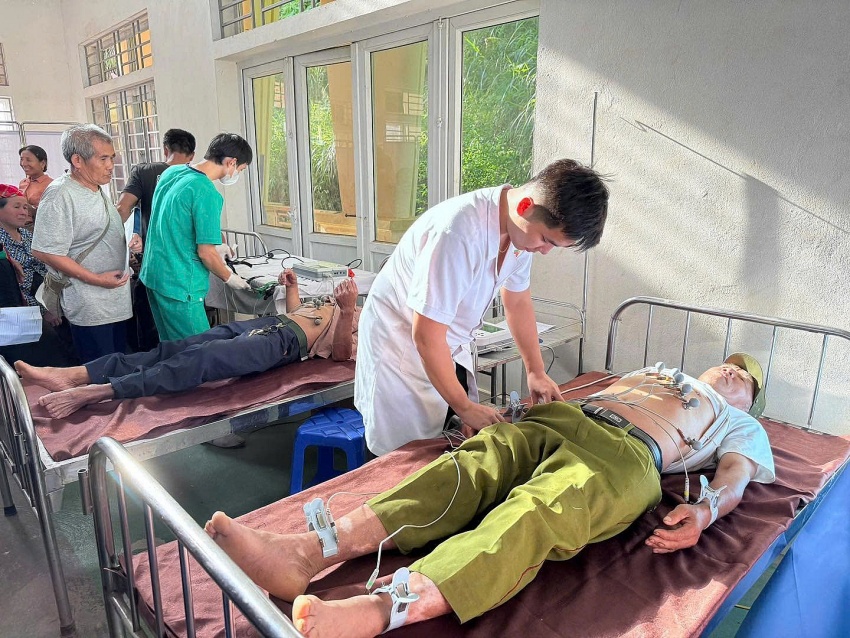 Chương trình khám bệnh, đo điện tim và cấp phát thuốc miễn phí tận cơ sở — Minh chứng sinh động cho triết lý an sinh nhân văn của Đất Tổ: Lấy sức khỏe cộng đồng và sự an lành của Nhân dân làm thước đo cho sự phát triển vững bền.