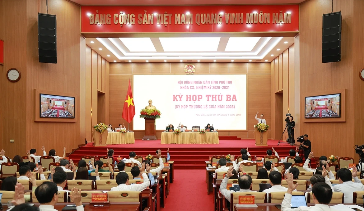 Toàn cảnh phiên biểu quyết, thông qua các nghị quyết của Kỳ họp. Toàn cảnh phiên biểu quyết, thông qua các nghị quyết của Kỳ họp.