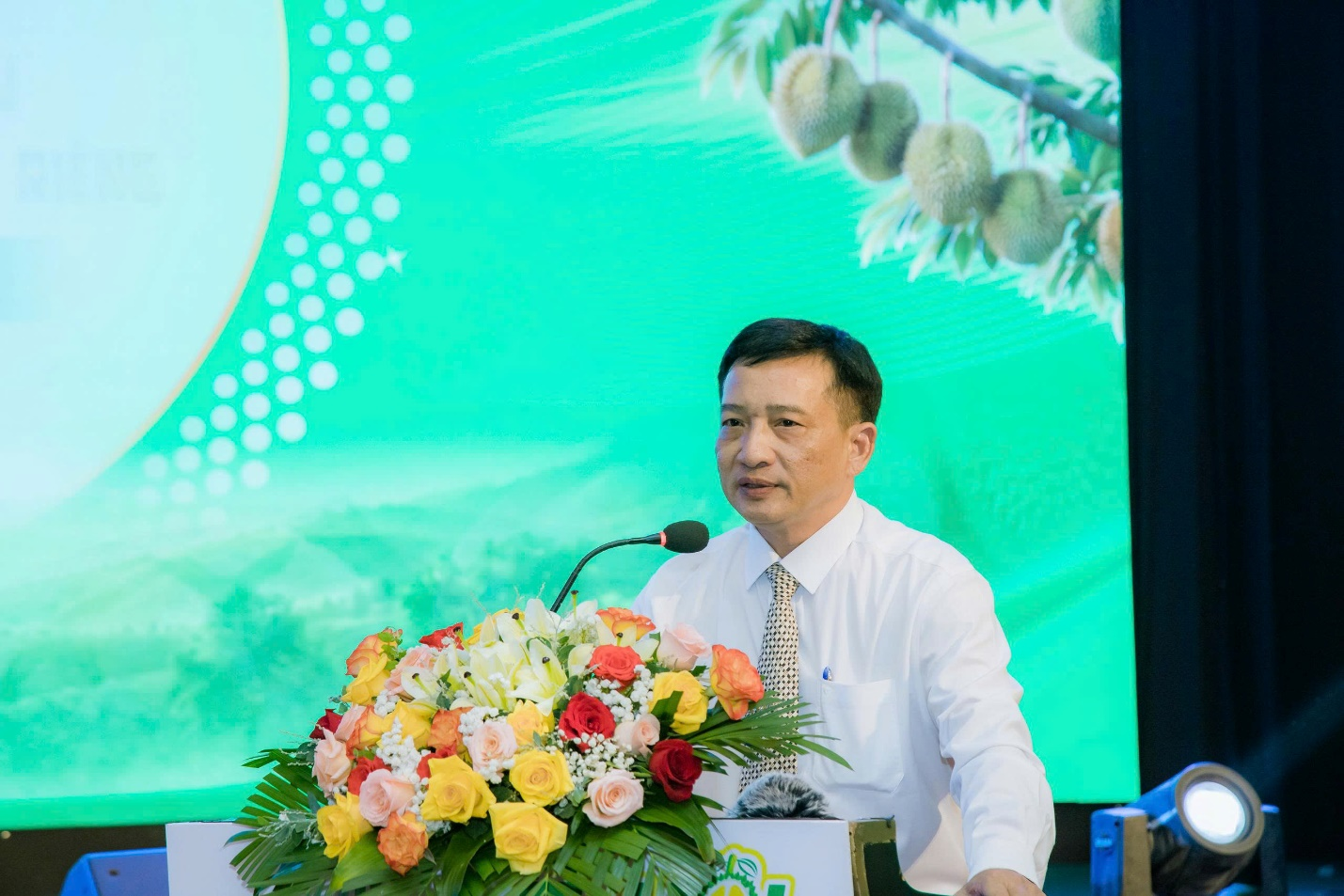 Đồng chí Nguyễn Quốc Hiệp, Phó Giám đốc Sở Văn hóa, Thể thao và Du lịch, phát biểu khai mạc Talkshow. Đồng chí Nguyễn Quốc Hiệp, Phó Giám đốc Sở Văn hóa, Thể thao và Du lịch, phát biểu khai mạc Talkshow.