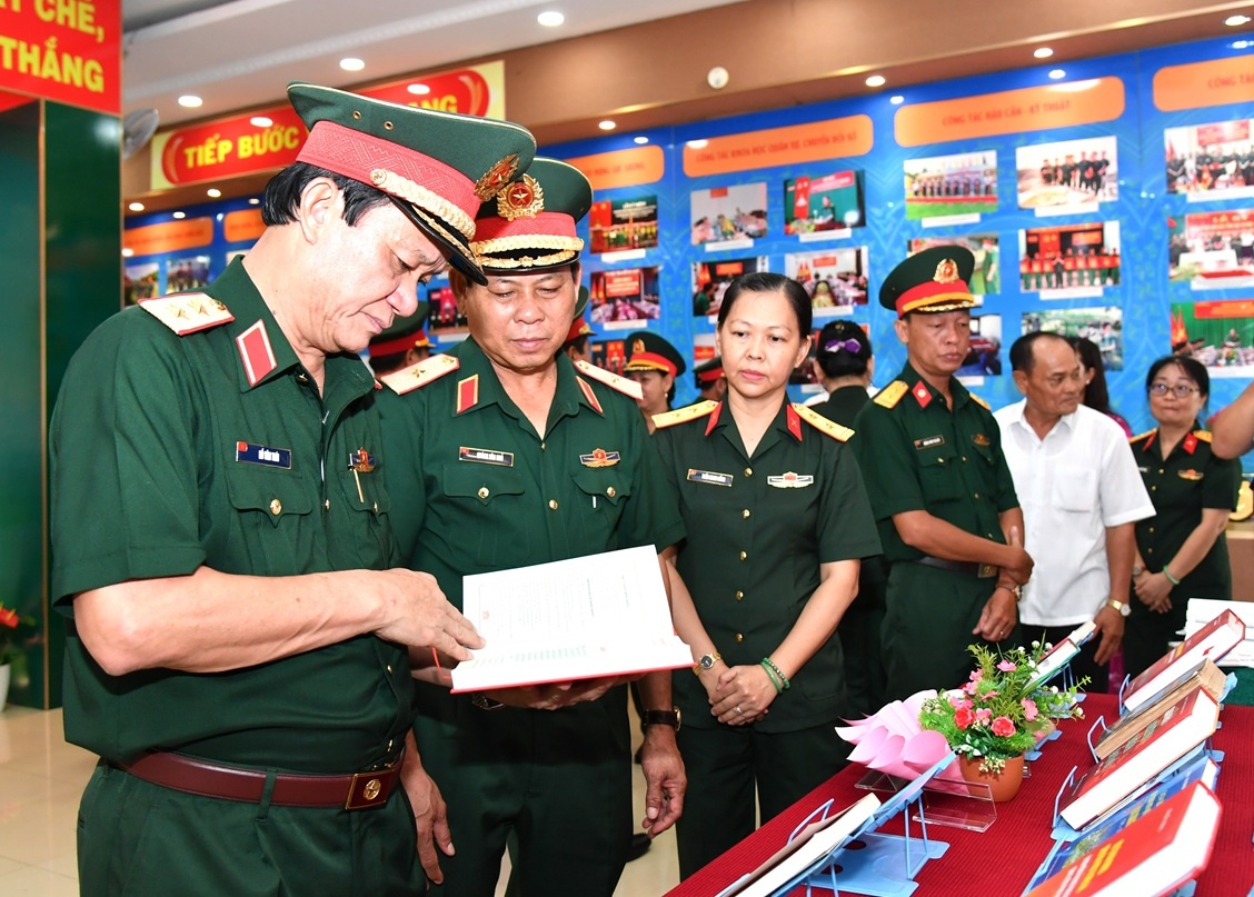 Quân khu 9: Triển lãm chuyên đề “80 năm tiếp bước dưới Quân kỳ” Quân khu 9: Triển lãm chuyên đề “80 năm tiếp bước dưới Quân kỳ”