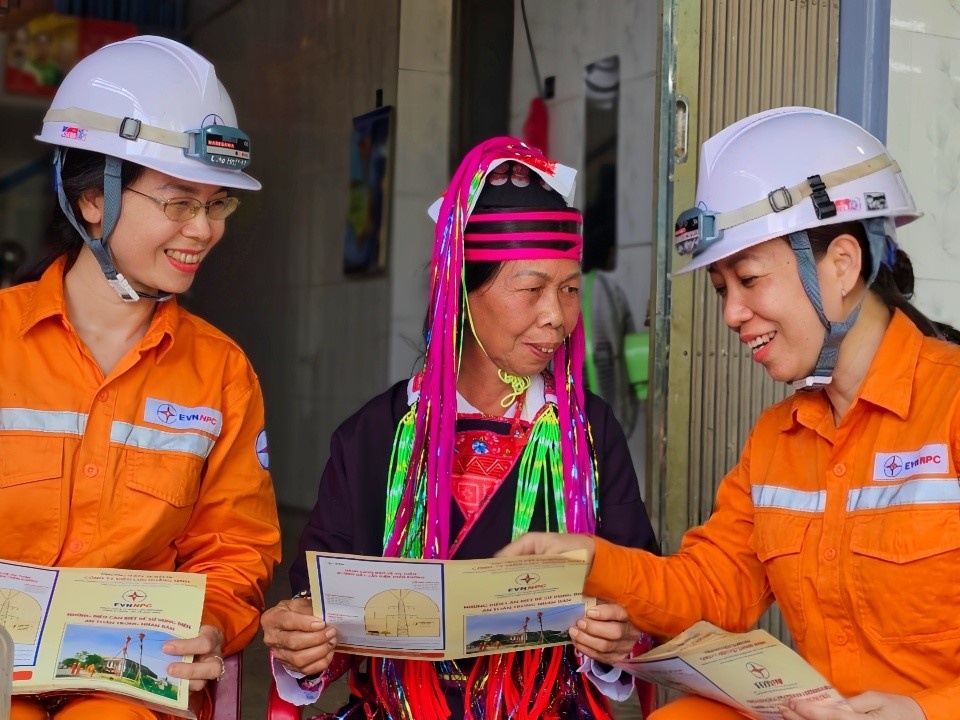 Công ty Điện lực Quảng Ninh: Chủ động triển khai đồng bộ các giải pháp nhằm nâng cao chất lượng cung ứng điện mùa nắng nóng