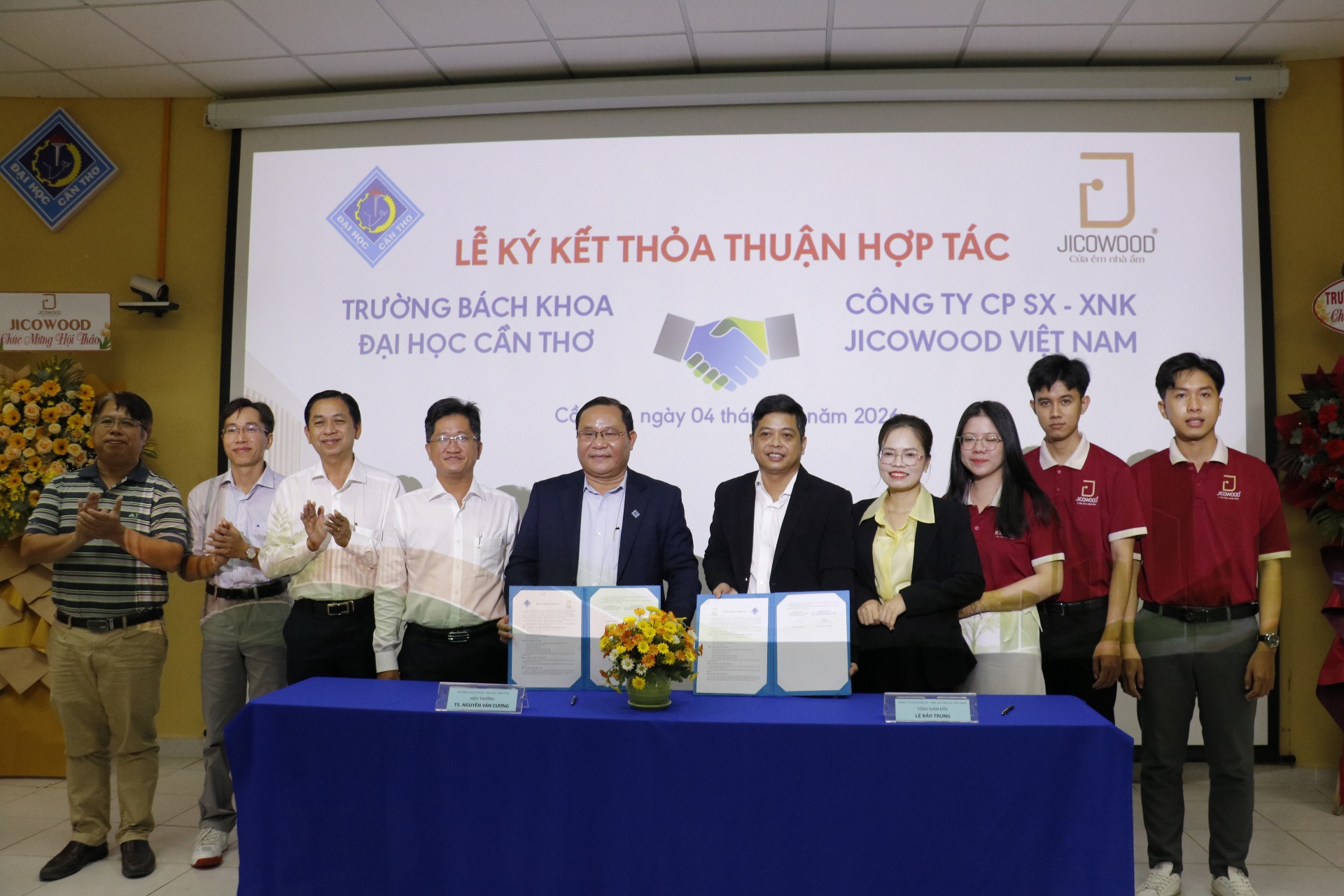 Vật liệu xanh - Giải pháp cửa và nội thất bền vững cho công trình hiện đại Vật liệu xanh - Giải pháp cửa và nội thất bền vững cho công trình hiện đại