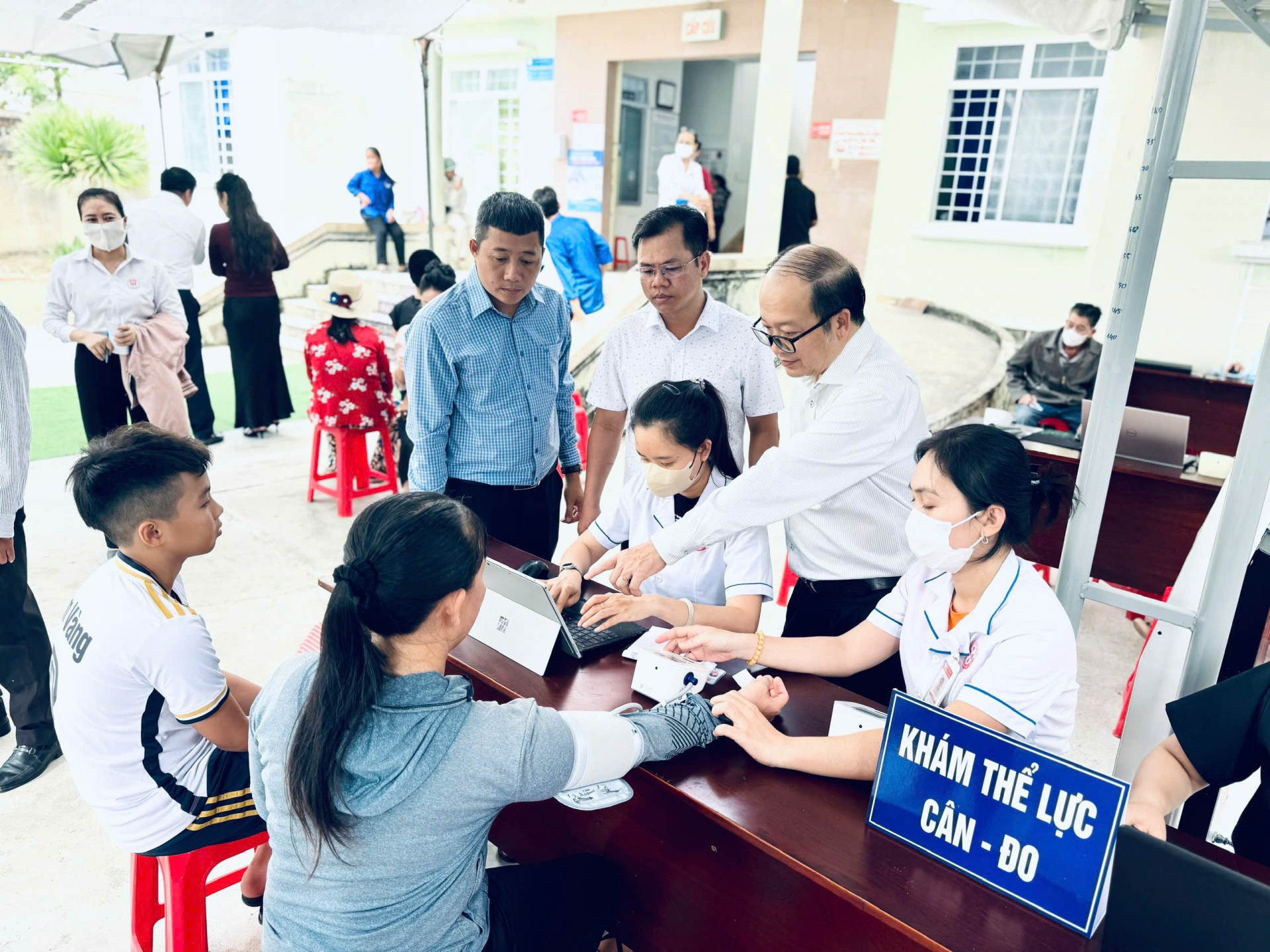 750 người dân xã Vạn Thắng được khám sàng lọc sức khỏe miễn phí
