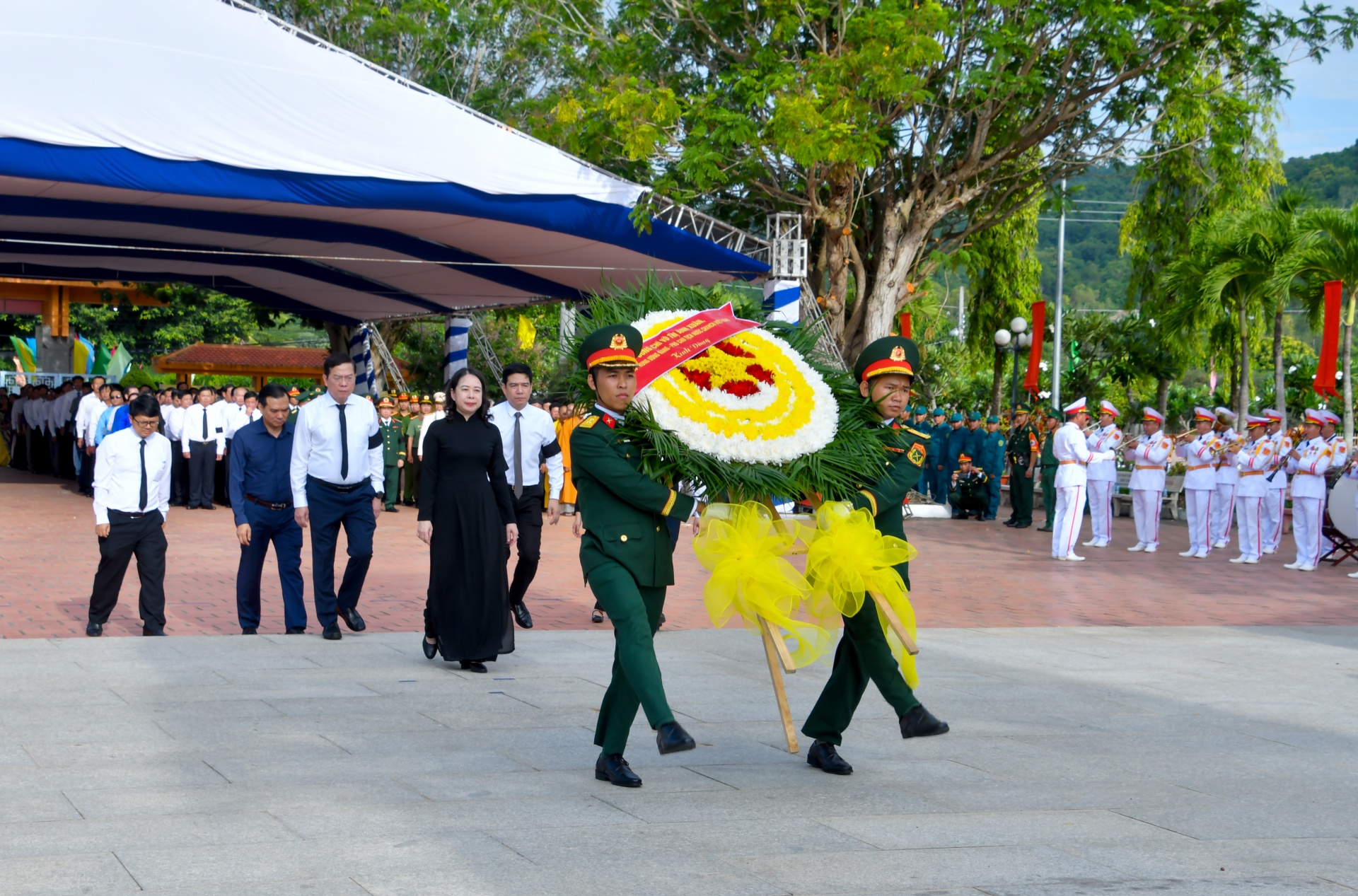 Trang nghiêm Lễ an táng 235 hài cốt liệt sĩ tại Nghĩa trang Dốc Bà Đắc