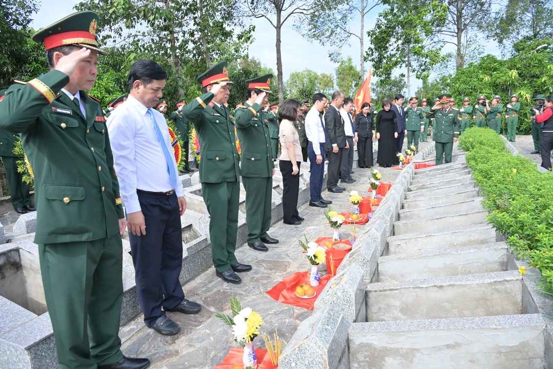 Đồng Tháp: Truy điệu, an táng 68 bộ hài cốt liệt sĩ