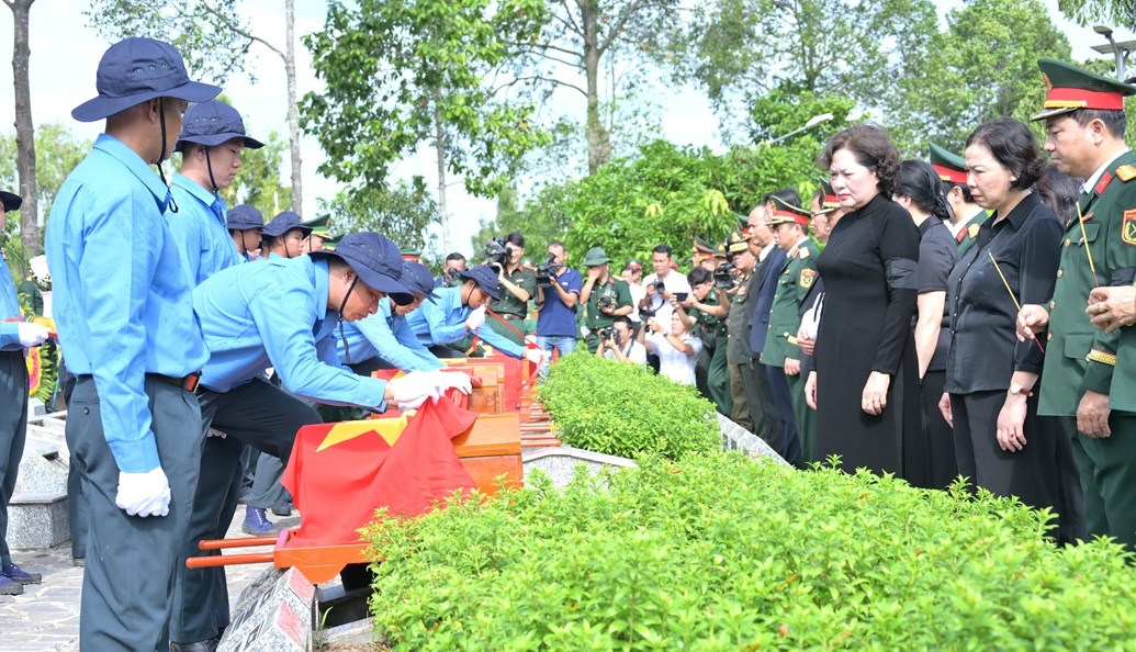 Đồng Tháp: Truy điệu, an táng 68 bộ hài cốt liệt sĩ
