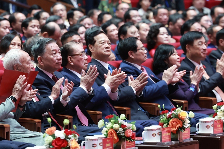 Tổng Bí thư, Chủ tịch nước: Bảo vệ an ninh theo nguyên tắc 'phát triển đến đâu, an ninh đến đó' Tổng Bí thư, Chủ tịch nước: Bảo vệ an ninh theo nguyên tắc 'phát triển đến đâu, an ninh đến đó'