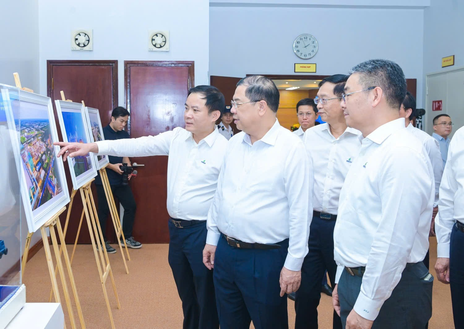 Petrovietnam đóng góp quan trọng vào ổn định kinh tế vĩ mô, bảo đảm các cân đối lớn của nền kinh tế
