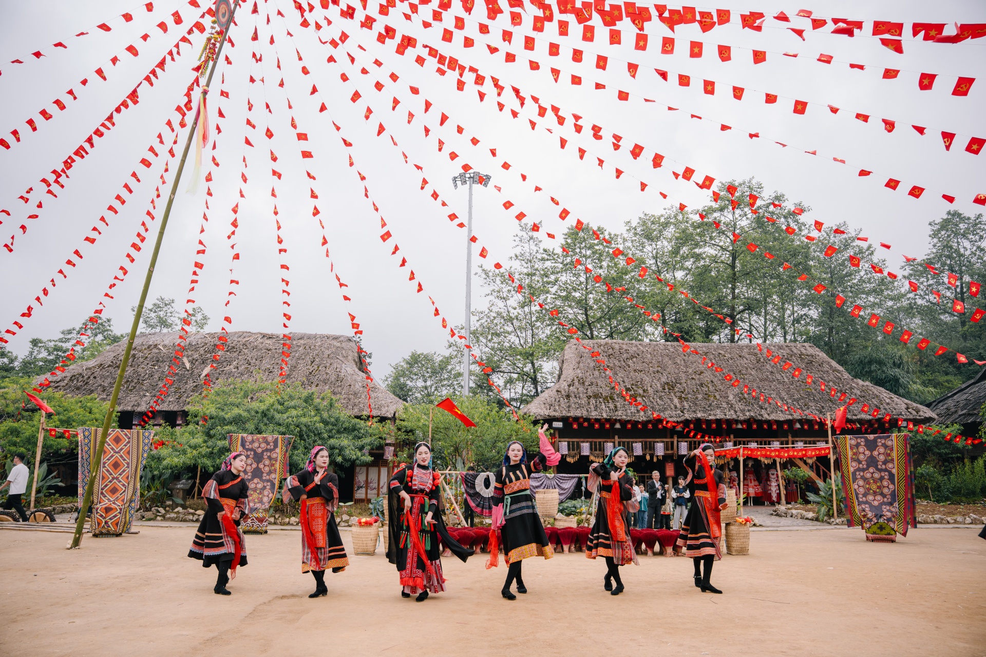 Mỗi chuyến đi đến Fansipan là hành trình khám phá thiên nhiên, văn hóa và đời sống vùng cao Tây Bắc.