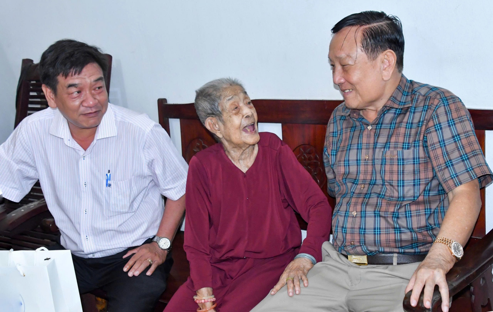 Bệnh viện Đa khoa Hòa Hảo - Medic Cần Thơ tri ân các gia đình chính sách Bệnh viện Đa khoa Hòa Hảo - Medic Cần Thơ tri ân các gia đình chính sách
