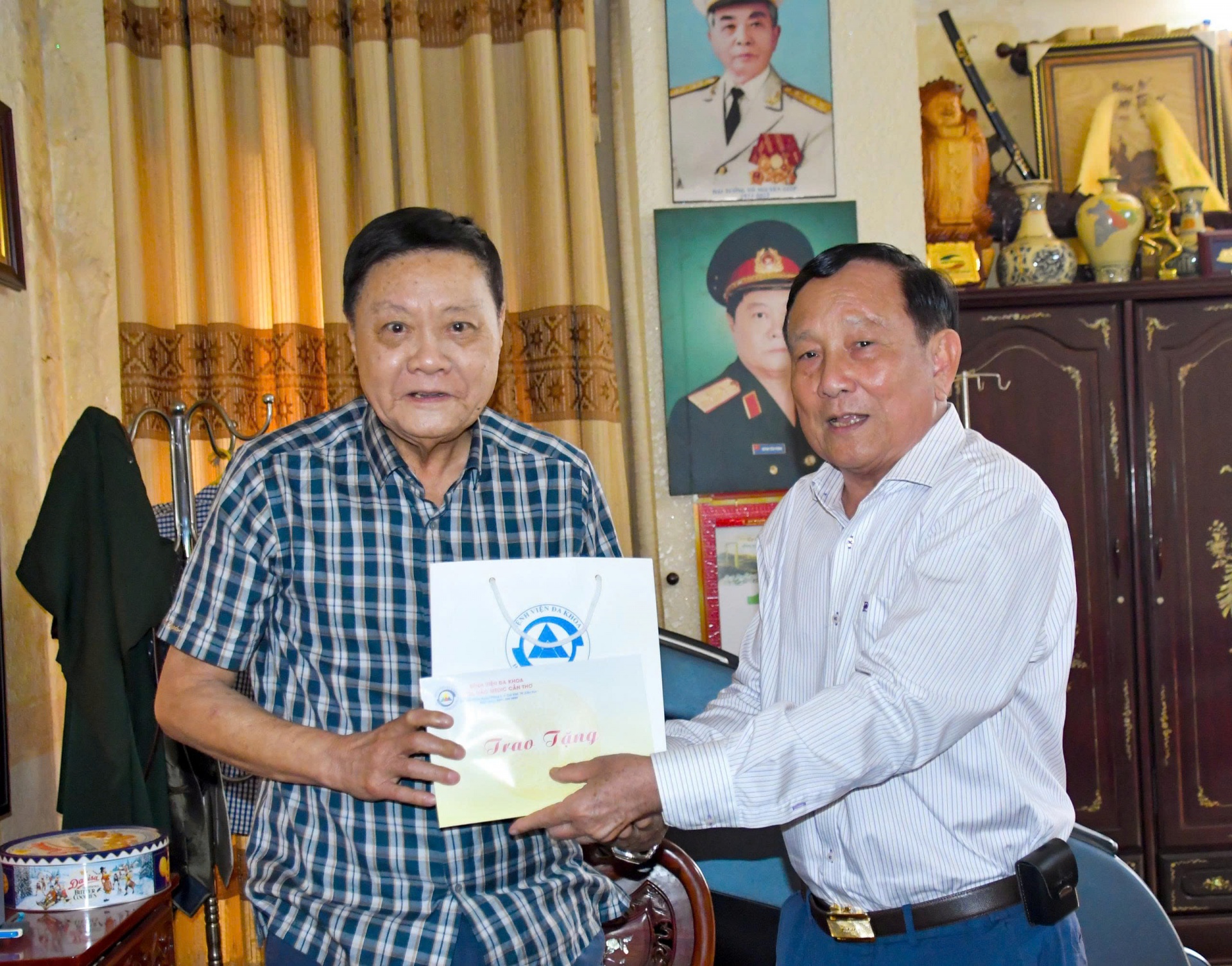Bệnh viện Đa khoa Hòa Hảo - Medic Cần Thơ tri ân các gia đình chính sách Bệnh viện Đa khoa Hòa Hảo - Medic Cần Thơ tri ân các gia đình chính sách