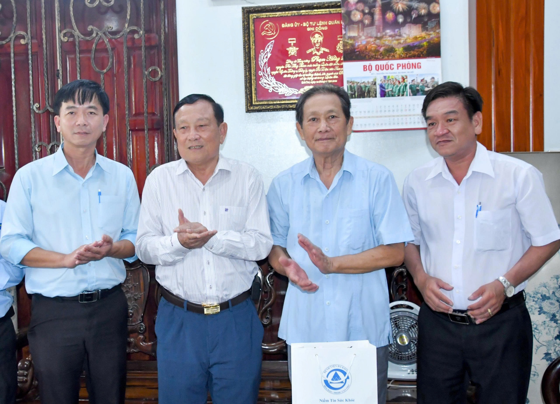 Bệnh viện Đa khoa Hòa Hảo - Medic Cần Thơ tri ân các gia đình chính sách Bệnh viện Đa khoa Hòa Hảo - Medic Cần Thơ tri ân các gia đình chính sách