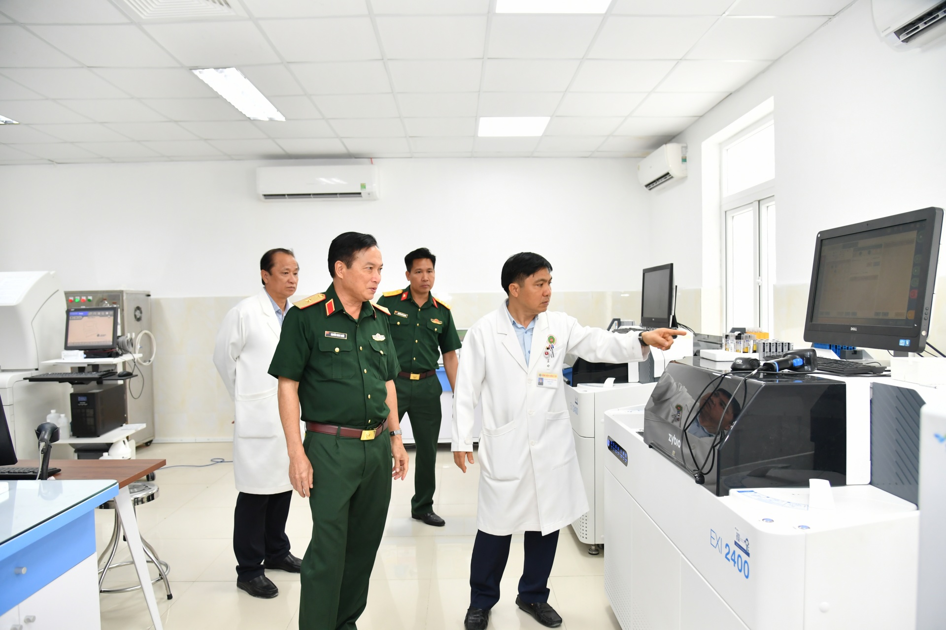 Quân khu 9 thăm bệnh binh đang điều trị tại Bệnh viện Quân y 121 Quân khu 9 thăm bệnh binh đang điều trị tại Bệnh viện Quân y 121