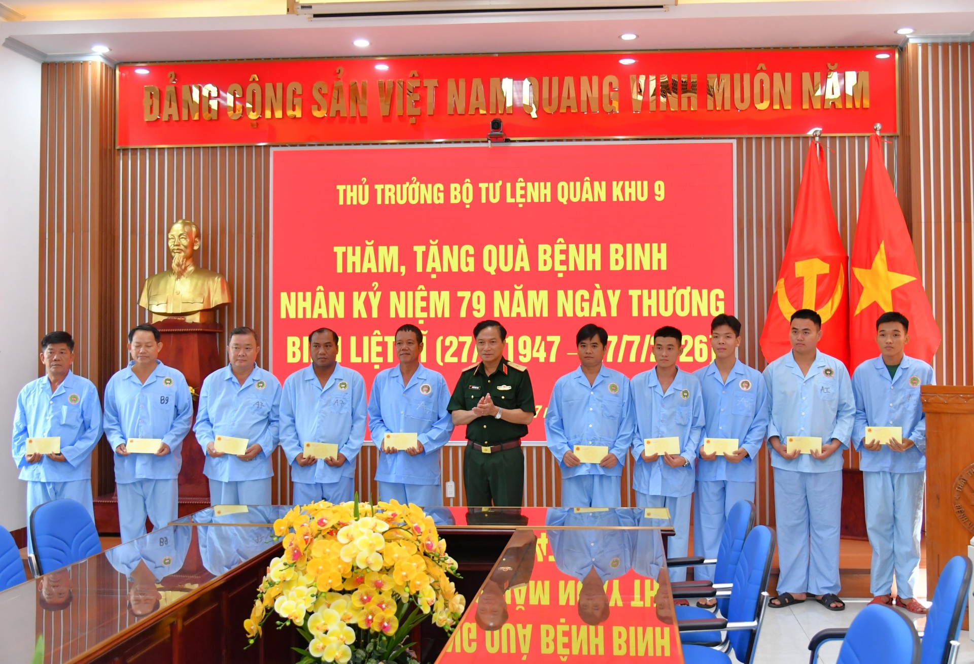 Quân khu 9 thăm bệnh binh đang điều trị tại Bệnh viện Quân y 121 Quân khu 9 thăm bệnh binh đang điều trị tại Bệnh viện Quân y 121