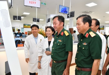 Quân khu 9 thăm bệnh binh đang điều trị tại Bệnh viện Quân y 121