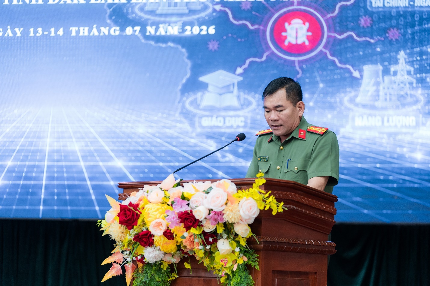  Đại tá Nguyễn Quang Vịnh phát biểu tổng kết, đánh giá kết quả diễn tập và nhấn mạnh yêu cầu nâng cao năng lực bảo đảm an ninh mạng trong tình hình mới.