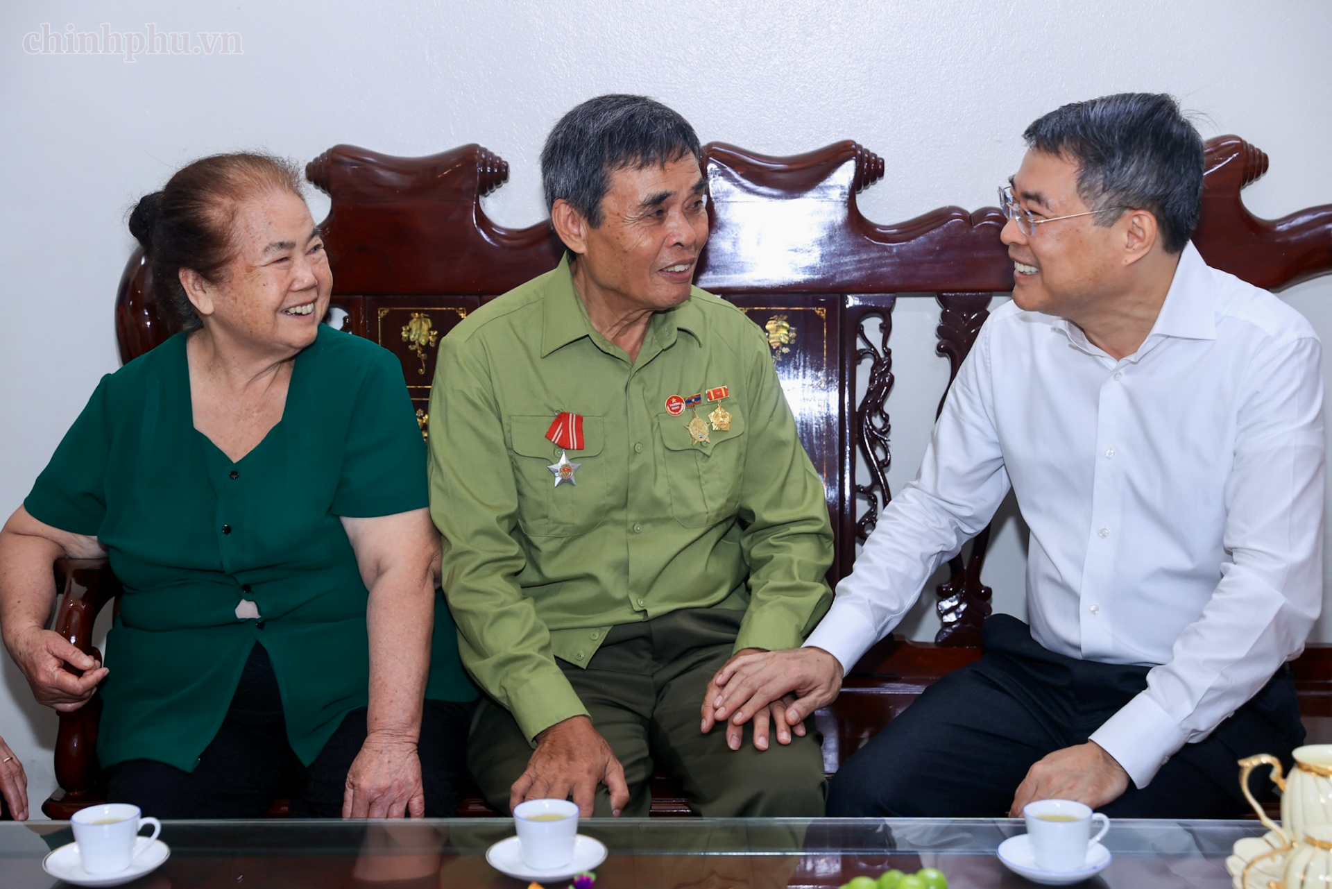 Thủ tướng Lê Minh Hưng thăm hỏi, tặng quà thương binh Vy Văn Nước - Ảnh: VGP Thủ tướng Lê Minh Hưng thăm hỏi, tặng quà thương binh Vy Văn Nước - Ảnh: VGP