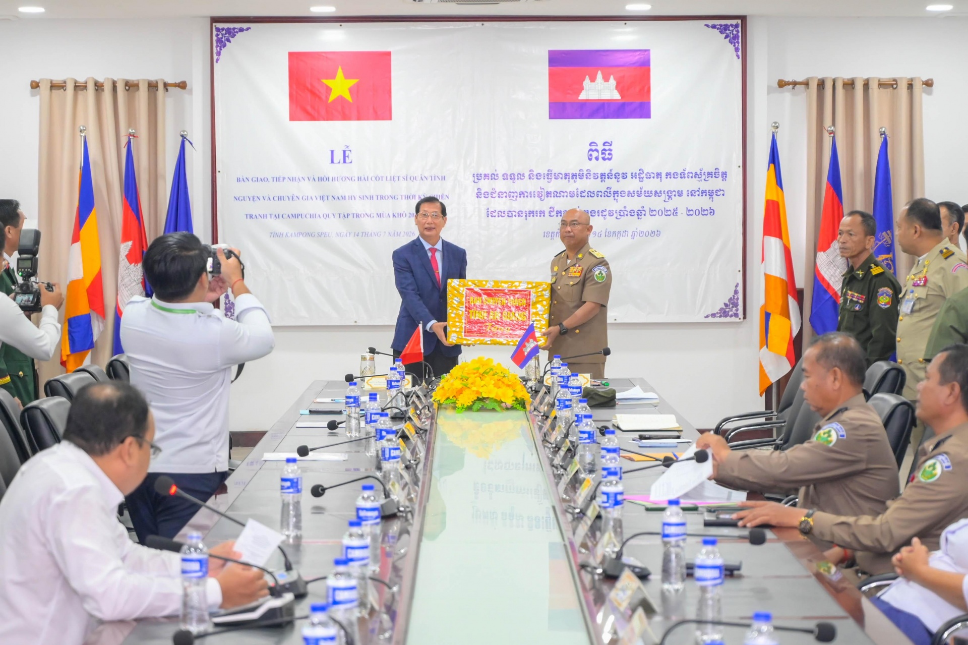 Đội K93 quy tập 81 hài cốt liệt sĩ, ký kết biên bản bàn giao về nước Đội K93 quy tập 81 hài cốt liệt sĩ, ký kết biên bản bàn giao về nước