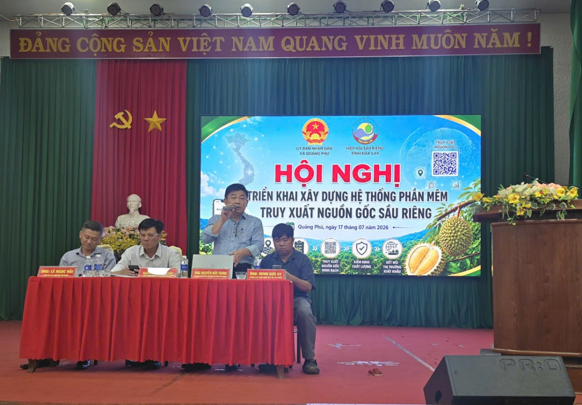  Lãnh đạo và đại biểu giải đáp ý kiến về triển khai truy xuất nguồn gốc sầu riêng.