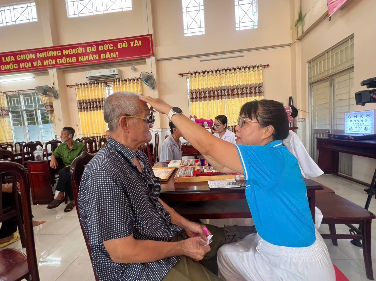 Khám, tầm soát bệnh lý về mắt miễn phí cho gia đình chính sách tại xã Trường Xuân, Cần Thơ Khám, tầm soát bệnh lý về mắt miễn phí cho gia đình chính sách tại xã Trường Xuân, Cần Thơ