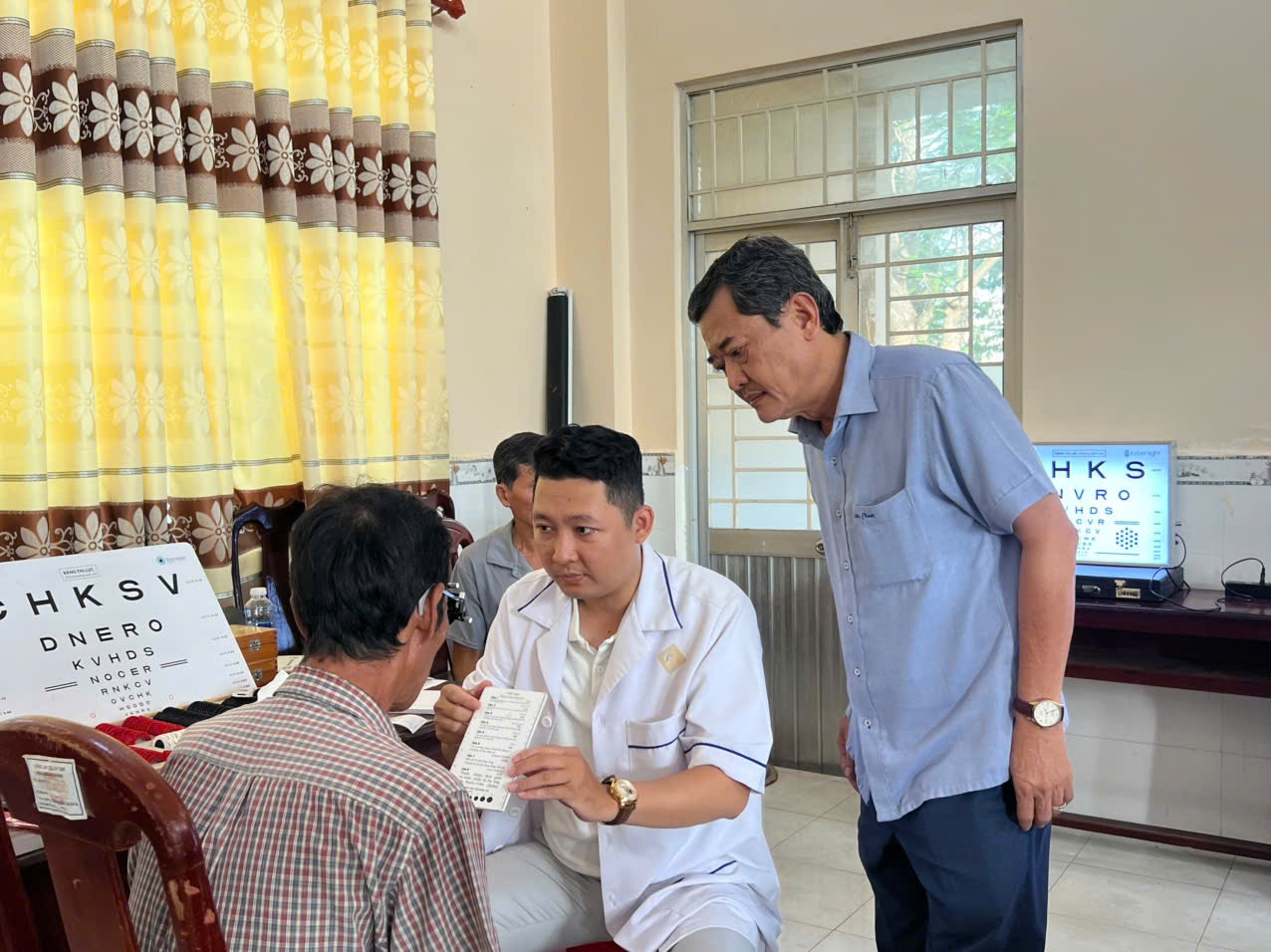 Khám, tầm soát bệnh lý về mắt miễn phí cho gia đình chính sách tại xã Trường Xuân, Cần Thơ Khám, tầm soát bệnh lý về mắt miễn phí cho gia đình chính sách tại xã Trường Xuân, Cần Thơ