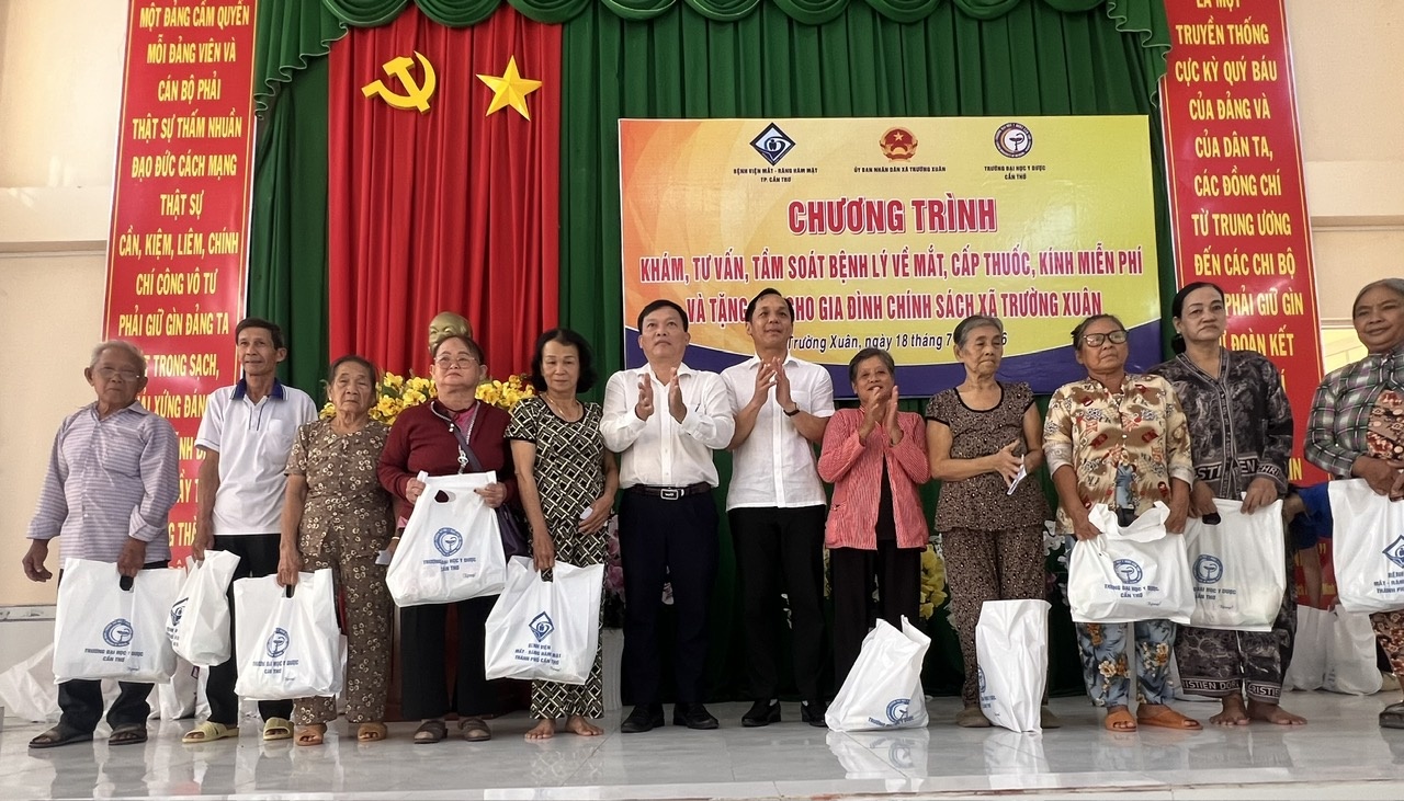 Khám, tầm soát bệnh lý về mắt miễn phí cho gia đình chính sách tại xã Trường Xuân, Cần Thơ Khám, tầm soát bệnh lý về mắt miễn phí cho gia đình chính sách tại xã Trường Xuân, Cần Thơ
