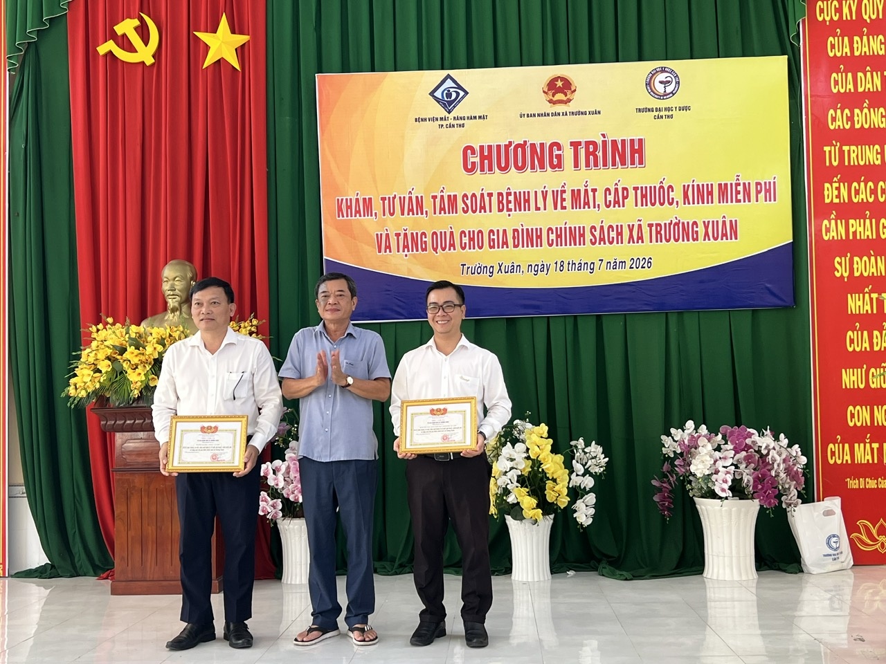 Khám, tầm soát bệnh lý về mắt miễn phí cho gia đình chính sách tại xã Trường Xuân, Cần Thơ Khám, tầm soát bệnh lý về mắt miễn phí cho gia đình chính sách tại xã Trường Xuân, Cần Thơ