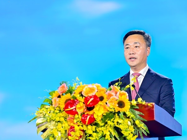 Ông Nguyễn Việt Hùng - Chủ tịch UBND tỉnh Khánh Hoà, phát biểu khai mạc Festival Biển Khánh Hòa năm 2026.