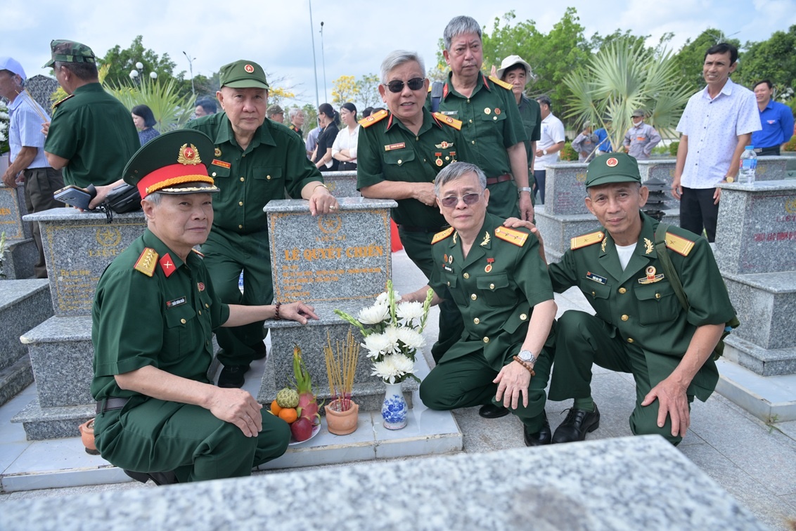 Kỷ niệm 79 năm Ngày Thương binh-Liệt sĩ (27/7/1947-27/7/2026): LLVT Quân khu 9 với hành trình tri ân Kỷ niệm 79 năm Ngày Thương binh-Liệt sĩ (27/7/1947-27/7/2026): LLVT Quân khu 9 với hành trình tri ân