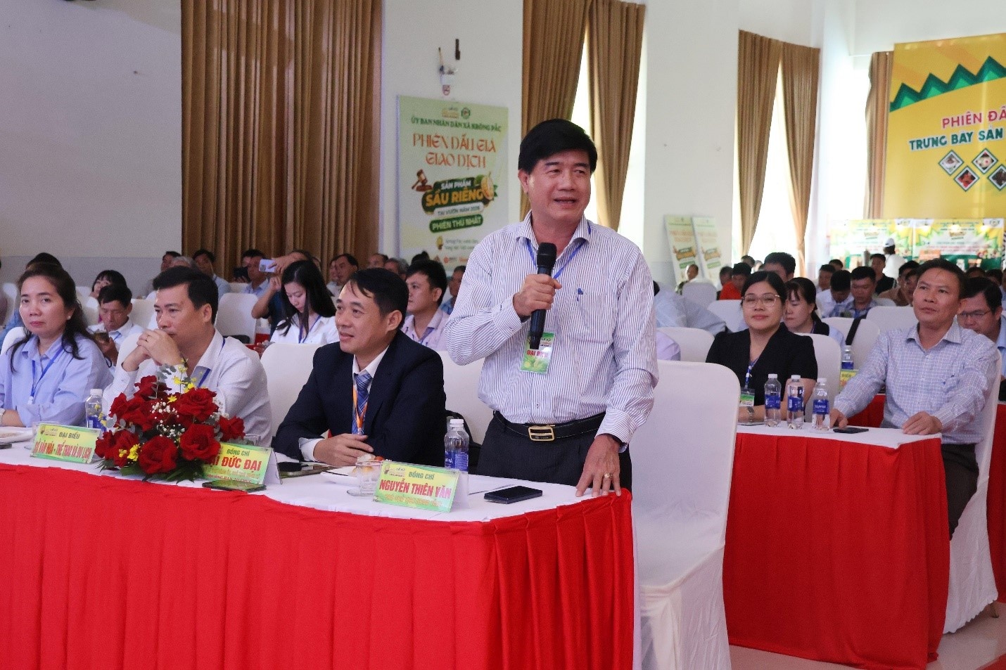 Ông Nguyễn Thiên Văn, Phó Chủ tịch UBND tỉnh Đắk Lắk đánh giá cao mô hình đấu giá sầu riêng tại vườn, góp phần minh bạch hóa giao dịch và nâng cao giá trị vùng nguyên liệu. Ông Nguyễn Thiên Văn, Phó Chủ tịch UBND tỉnh Đắk Lắk đánh giá cao mô hình đấu giá sầu riêng tại vườn, góp phần minh bạch hóa giao dịch và nâng cao giá trị vùng nguyên liệu.