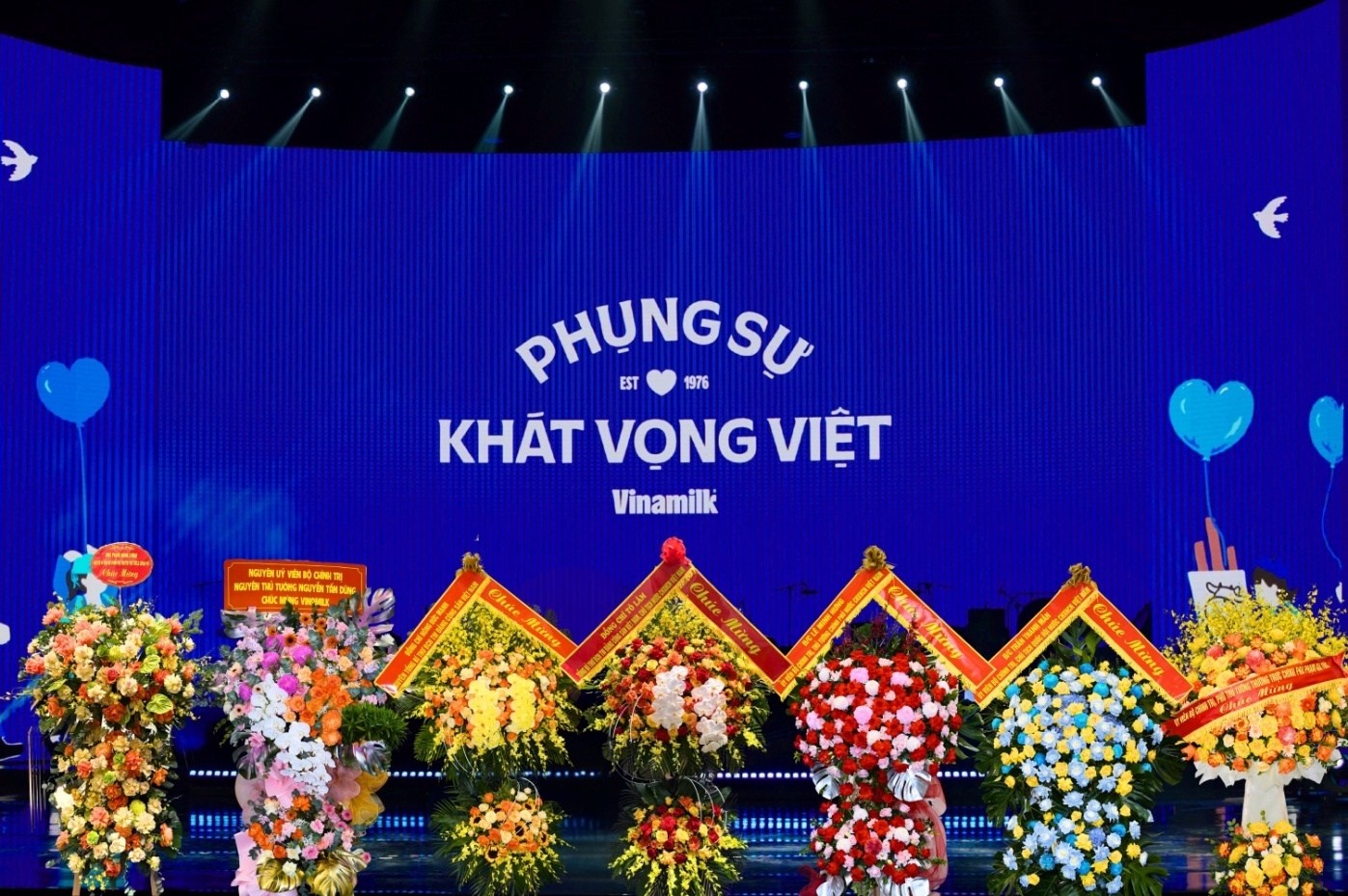 Vinamilk kỷ niệm cột mốc "50 năm phụng sự khát vọng Việt", vinh dự đón nhận danh hiệu Anh hùng Lao động lần hai