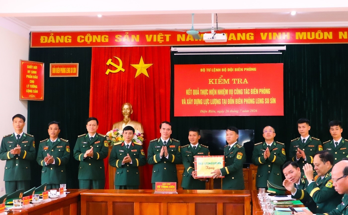 Nắm chắc tình hình địa bàn, gắn bó mật thiết với nhân dân, giữ vững chủ quyền lãnh thổ, an ninh biên giới quốc gia