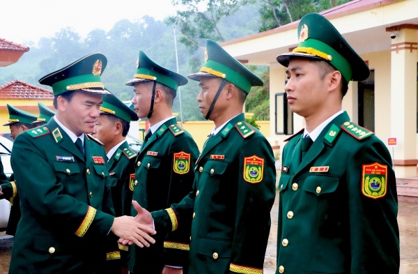 Nắm chắc tình hình địa bàn, gắn bó mật thiết với nhân dân, giữ vững chủ quyền lãnh thổ, an ninh biên giới quốc gia