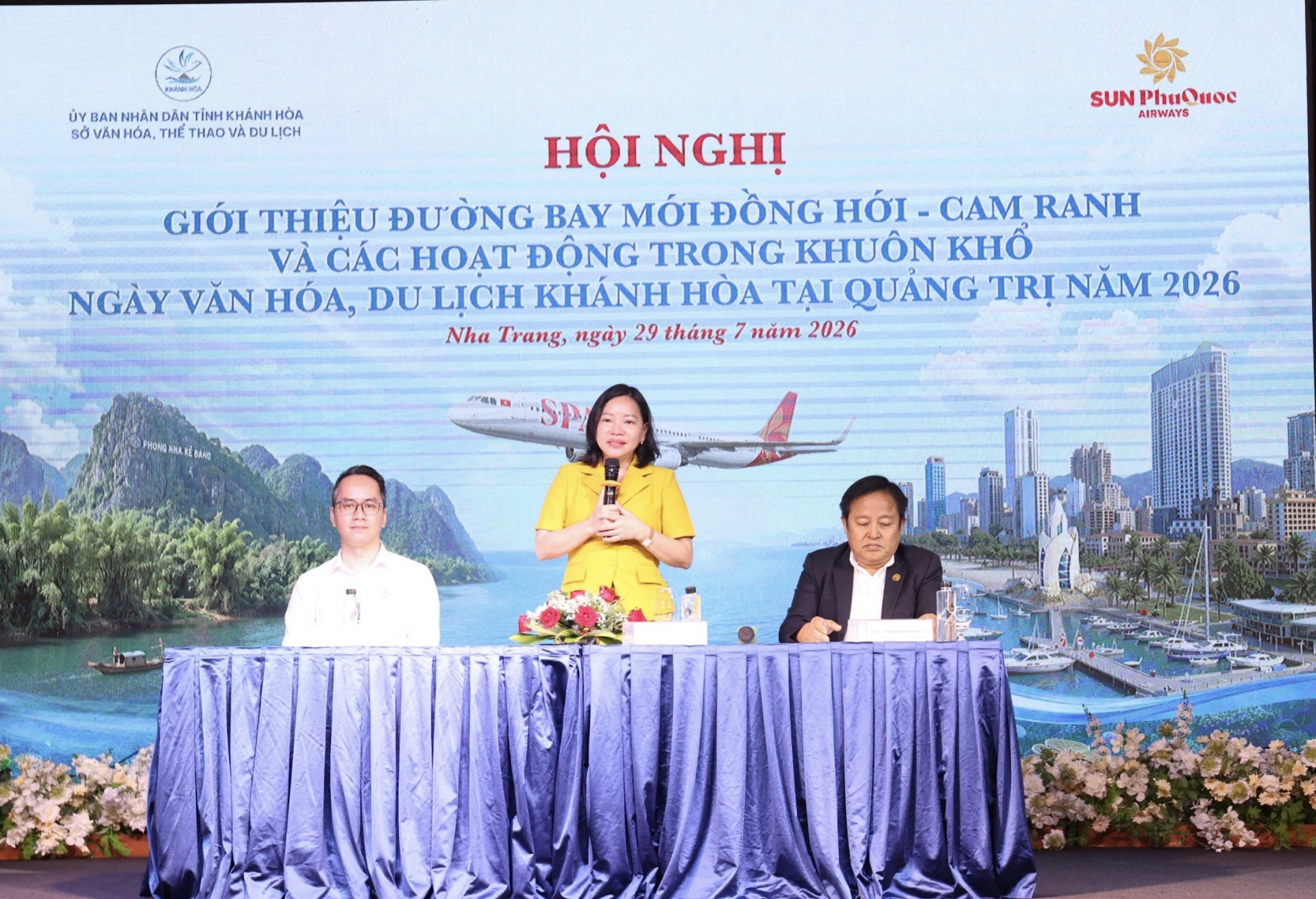 Ban tổ chức chủ trì tại hội nghị.