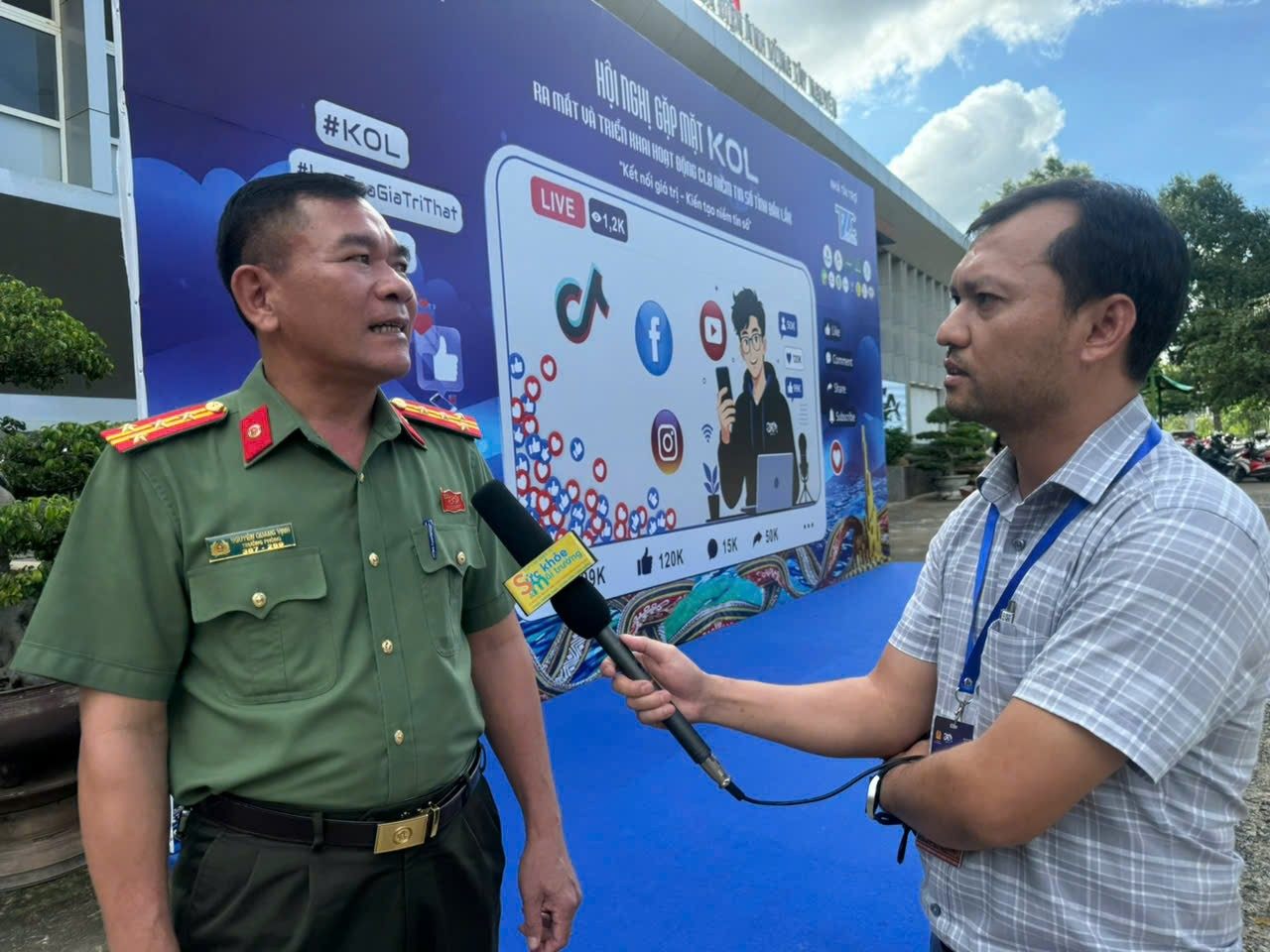 Đại tá Nguyễn Quang Vịnh, Trưởng phòng PA05, Công an tỉnh Đắk Lắk trả lời phỏng vấn báo chí về vai trò của Câu lạc bộ Niềm tin số trong công tác bảo đảm an ninh mạng và phòng, chống tội phạm công nghệ cao. Đại tá Nguyễn Quang Vịnh, Trưởng phòng PA05, Công an tỉnh Đắk Lắk trả lời phỏng vấn báo chí về vai trò của Câu lạc bộ Niềm tin số trong công tác bảo đảm an ninh mạng và phòng, chống tội phạm công nghệ cao.